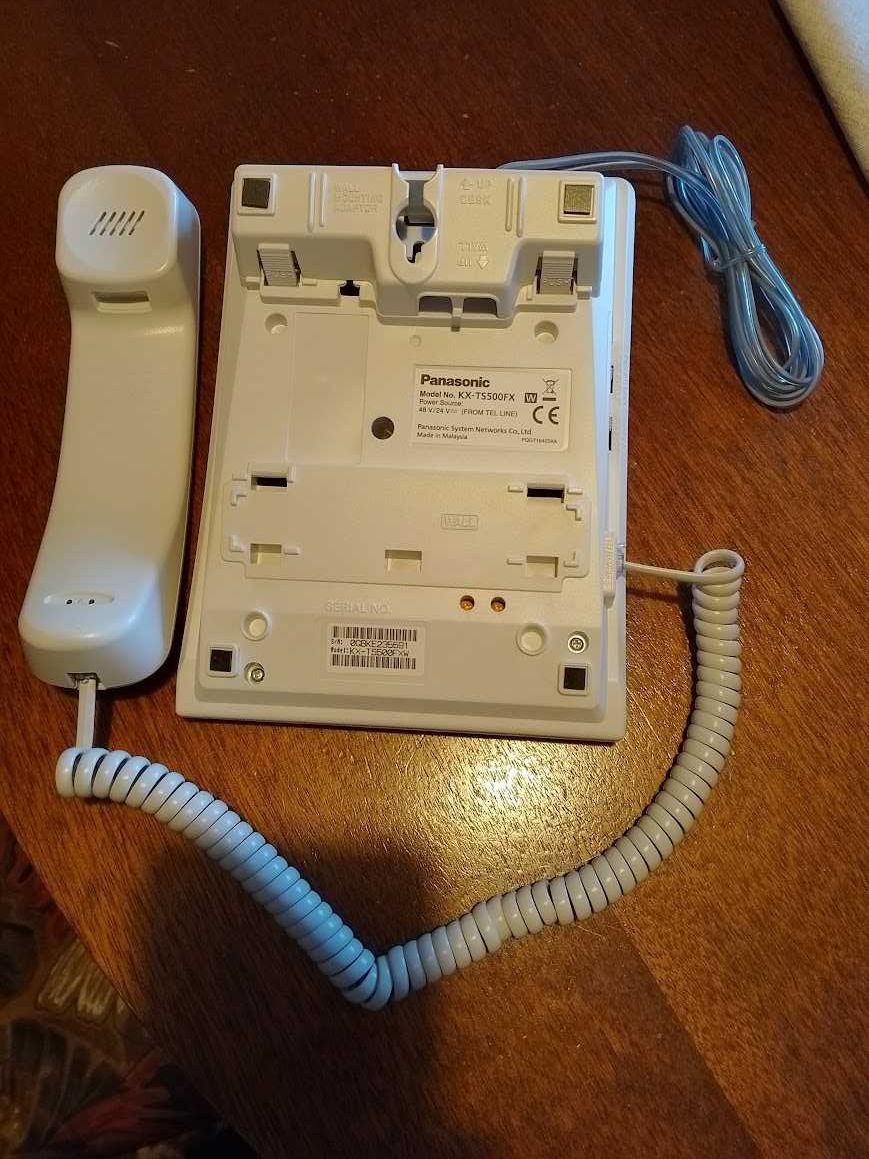 Домашен стационарен телефон Panasonic KX-TS500FX, нов