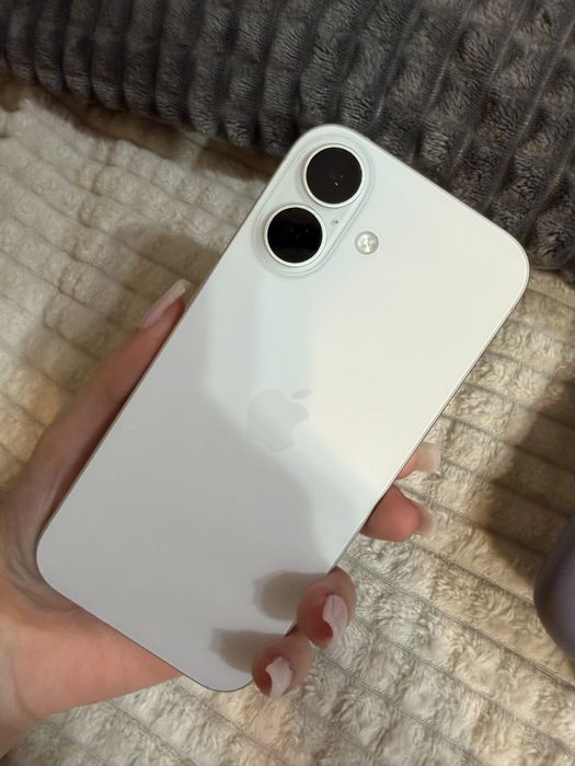 Продавам айфон 16