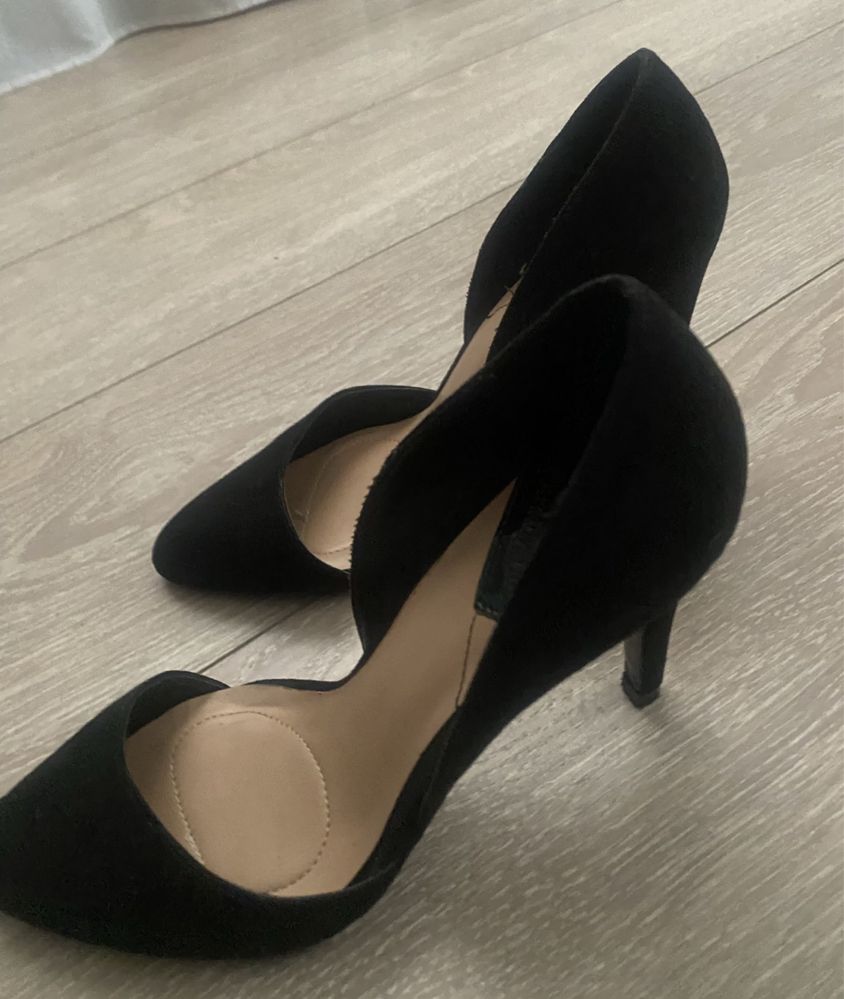 Pantofi Stradivarius marimea 37 superbi