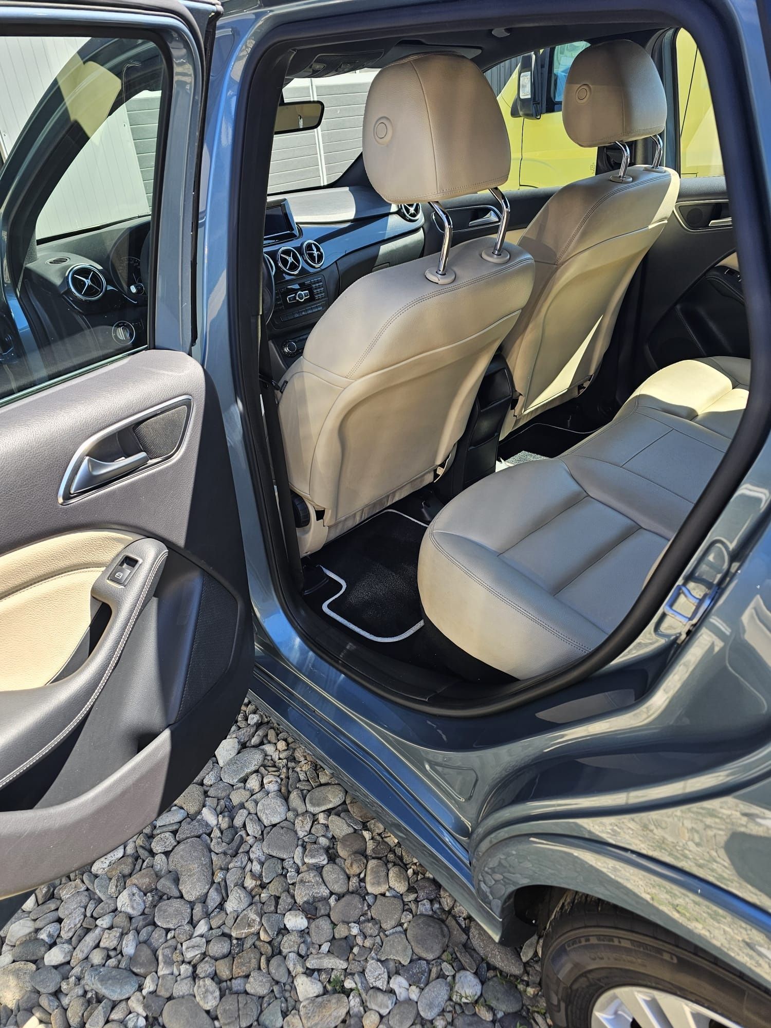Mercedes B 200  2015