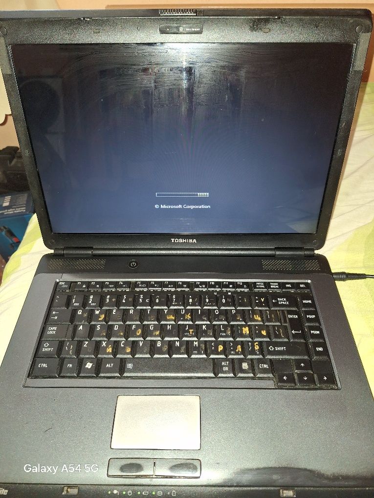 Продавам Лаптоп TOSHIBA