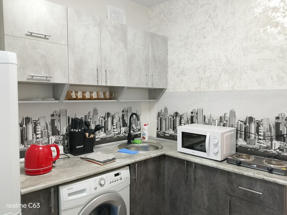 Продам 2хкомнатную квартиру в центре города с видом на площадь и парк.