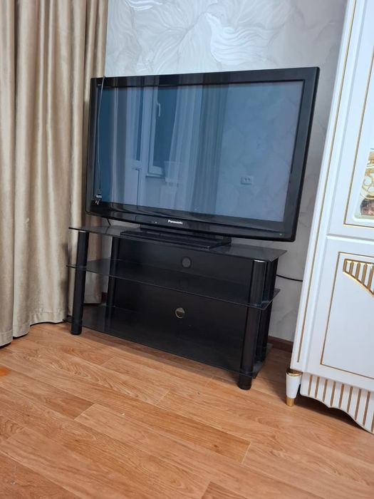 Телевизор с подставкой