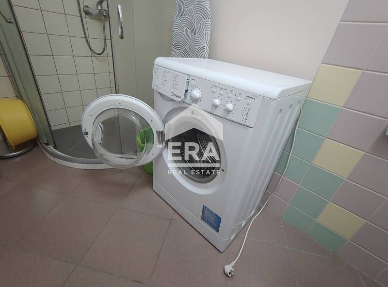 Едностаен обзаведен апартамент под наем, със собствен двор и паркомяст