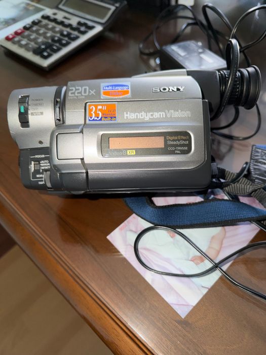 Продам видеокамеру Sony Handycam Vision