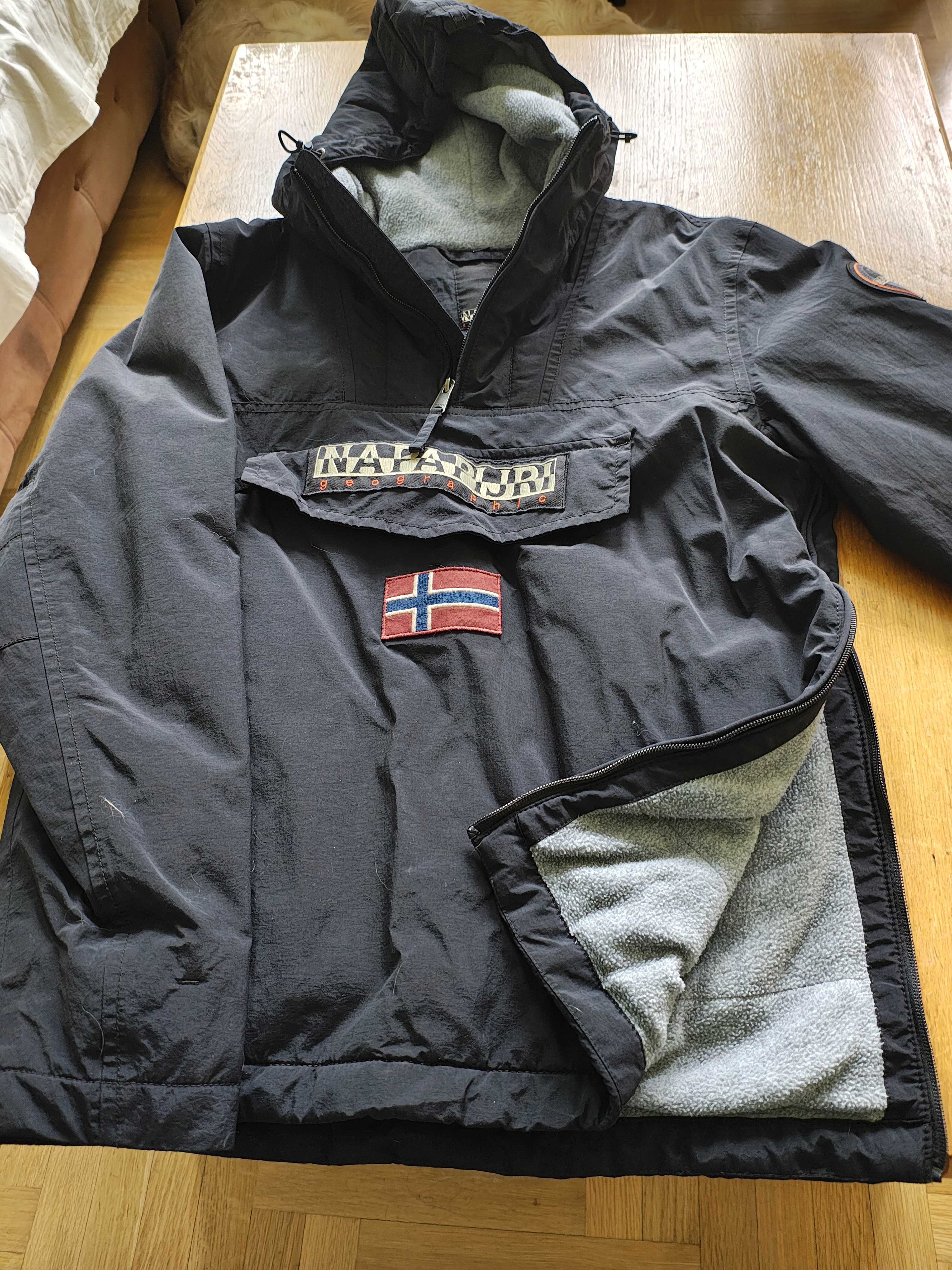 Продавам яке NAPAPIJRI, за момче
