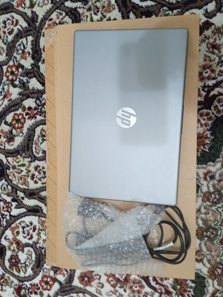 Noutbuk HP  12/512 XOTIRA