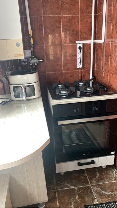 Chirie / vanzare, Apartament 2 camere str Revolutiei(OMV)