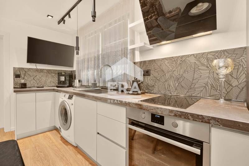 Едноетажна, ексклузивна, ремонтирана и обзаведена къща за продажба, с