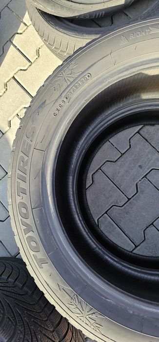 215 55 R 18 Toyo iarna
