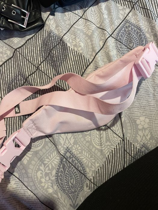 Дамска чантичка на Nike