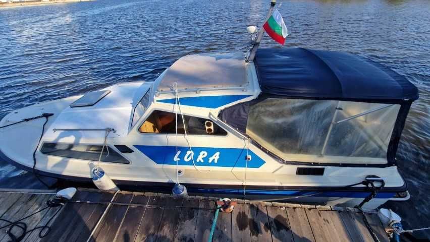 Моторна лодка SAGA 7000