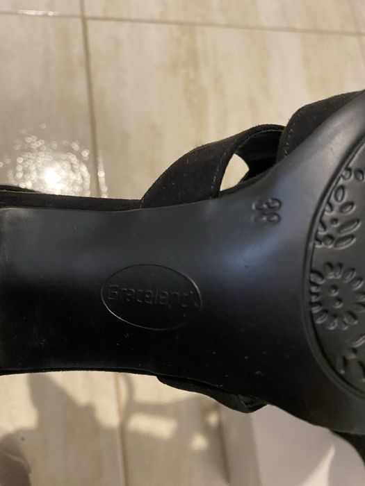 Sandale negre cu toc