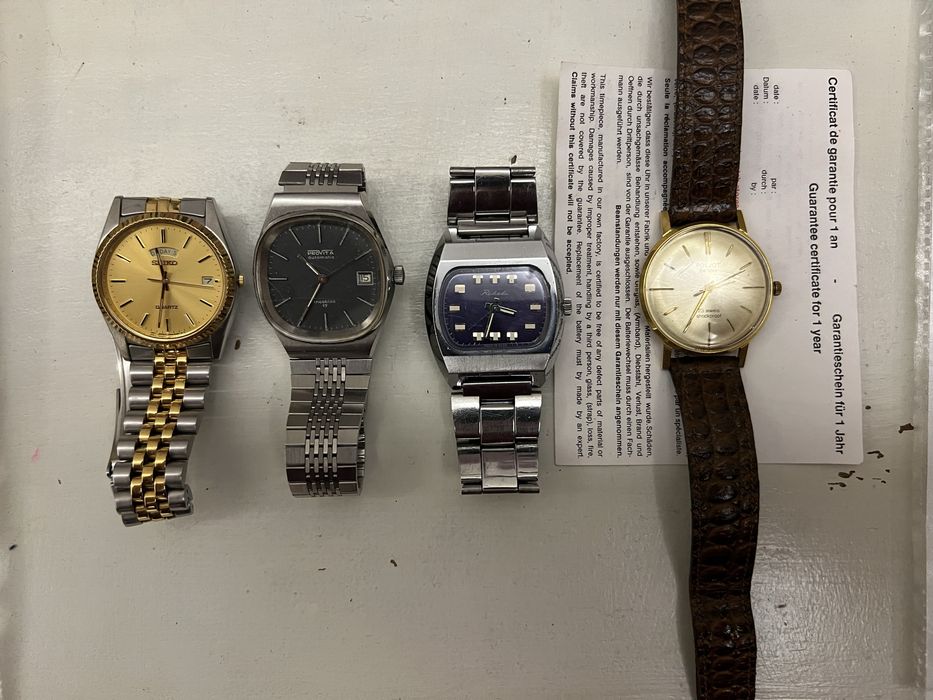 Продавам 4 ретро часовника