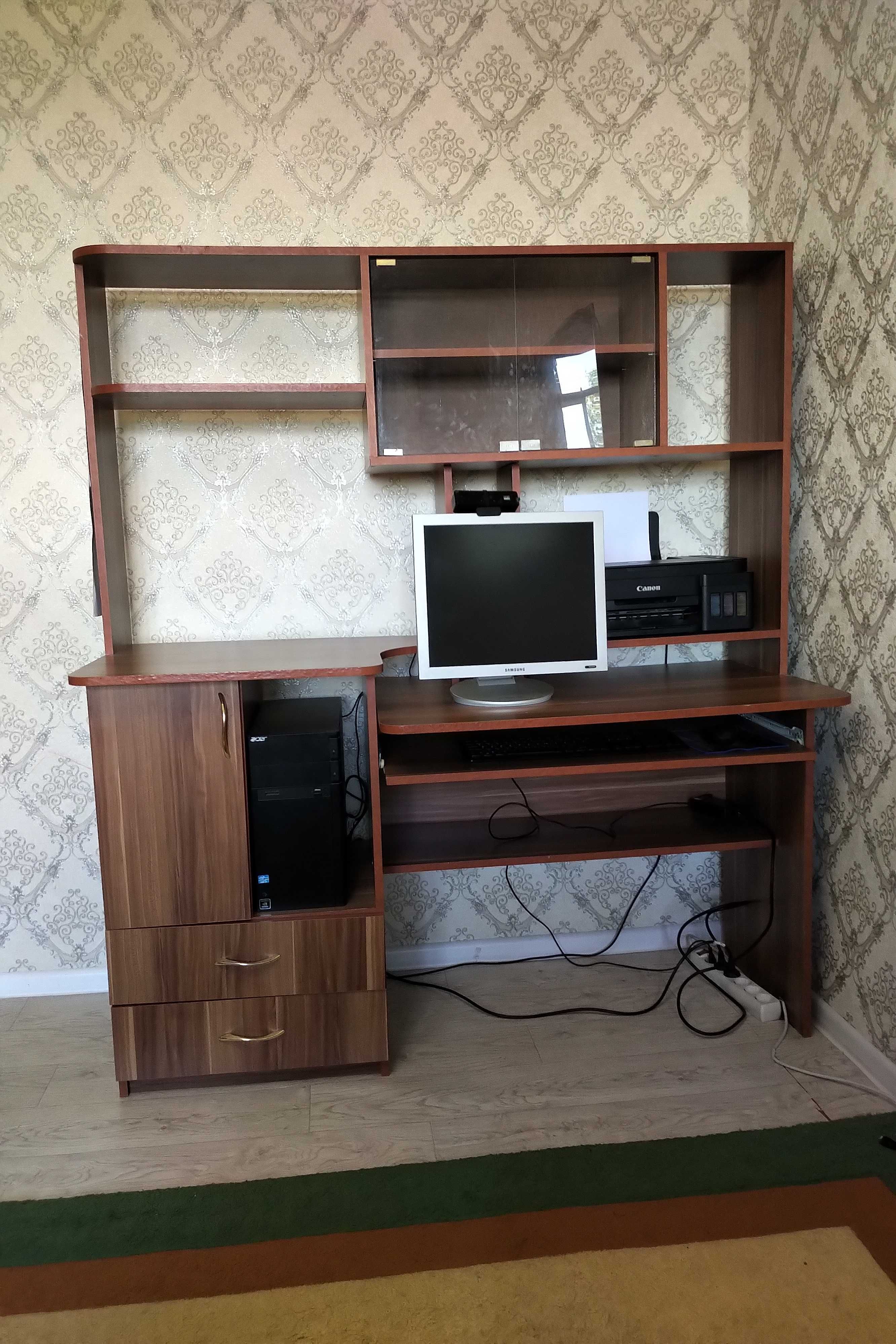 Стол компьютерный