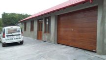 Usa de garaj sectionala izolata Stejar Auriu/Nuc/Wenge 2800L/2000H