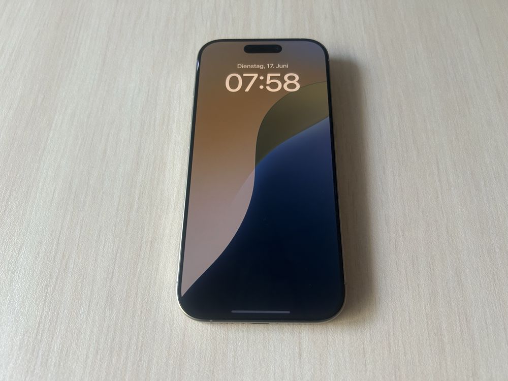 Продавам Apple iPhone 16 Pro 128GB