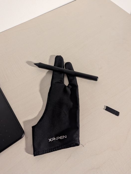 Tabletă grafică Wacom Intuos S 2018 Small, Pen și mănușă, rezerve pen+