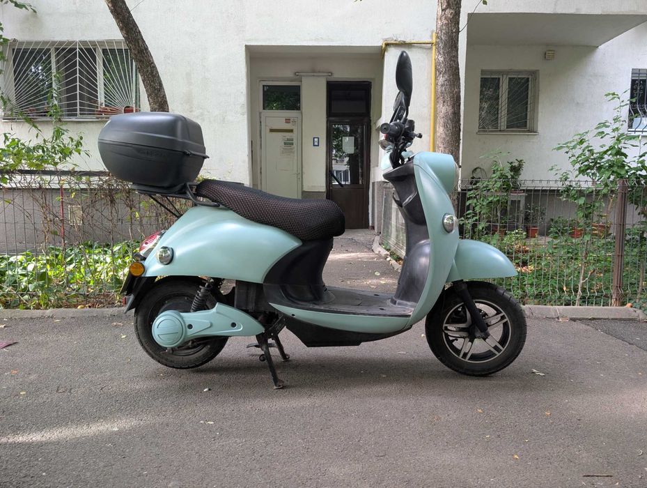 Scuter electric UNU Classic culoare verde menta