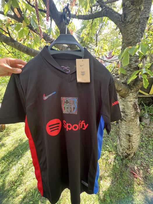 Чисто нови тениска на Барселона