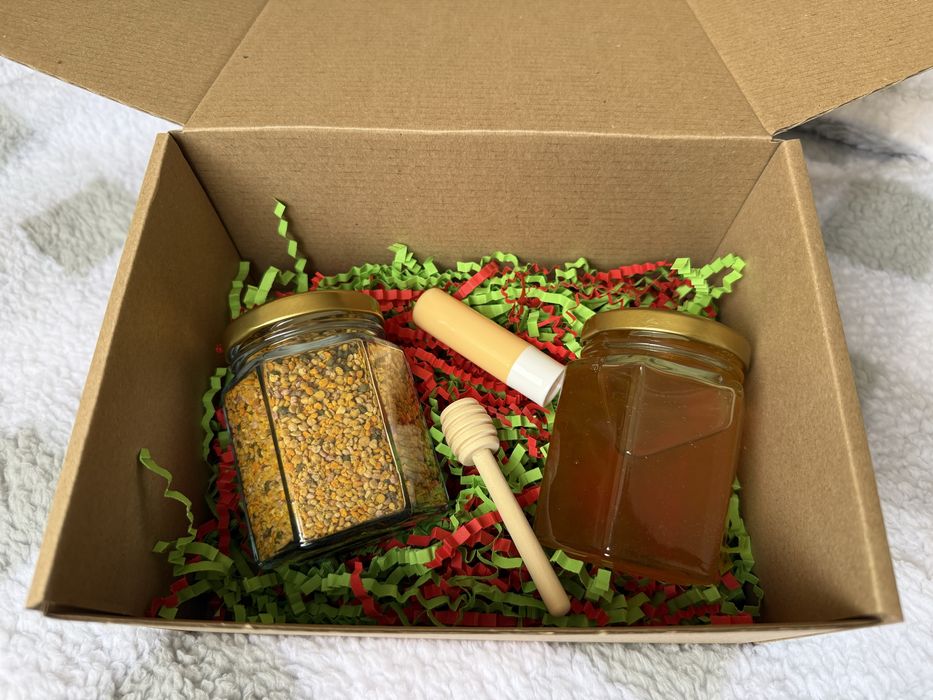 Подаръчни коледни кутии - с восъчни свещи и натурални пчелни продукти