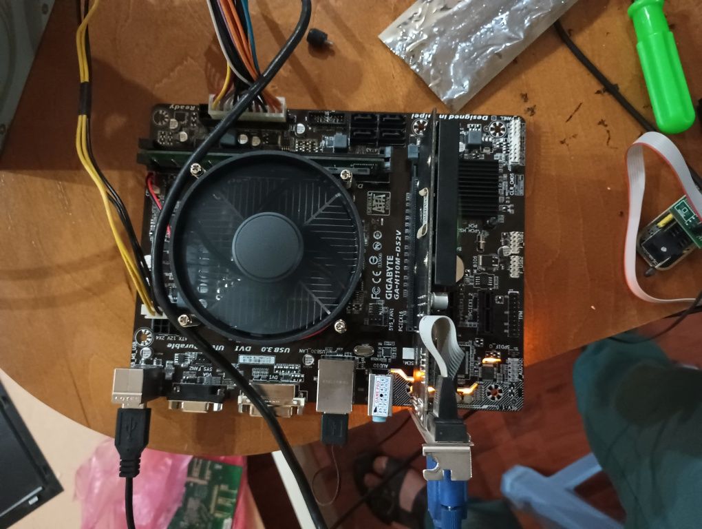H110 Gigabyte + CPU 4x ядерный  390 000 сум