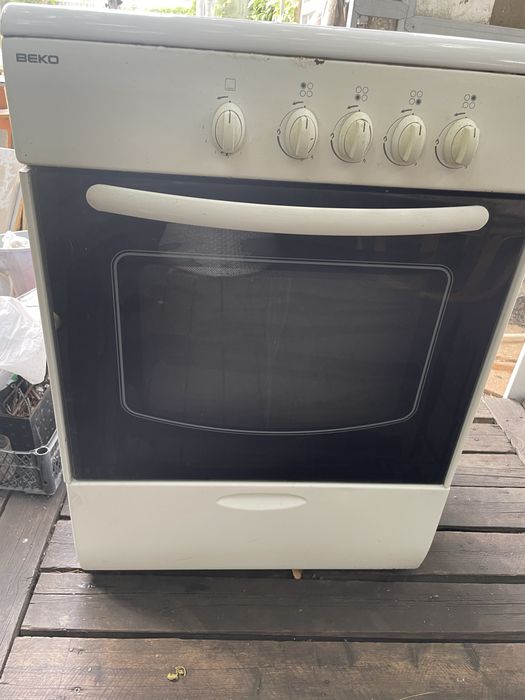 Продам газовую плиту BEKO рабочую