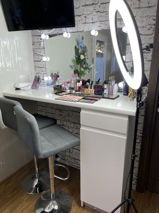 Masa make up scaune lampa