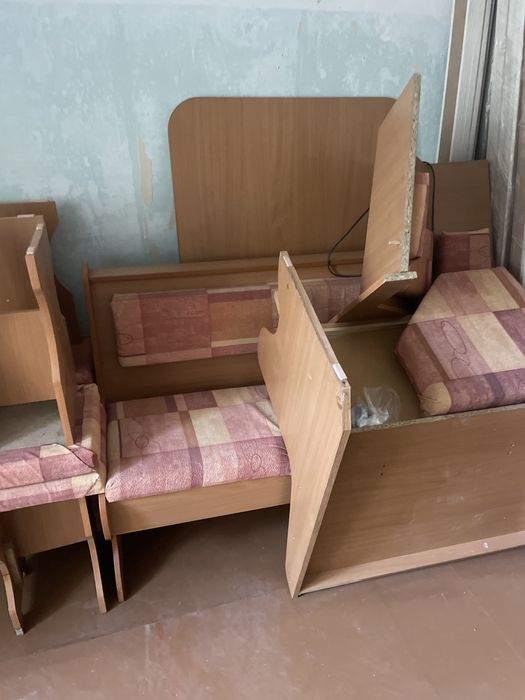 Кухонный стол со стульями