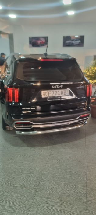 Продаётся кия саренто 2023 год радное краска  7 местный
