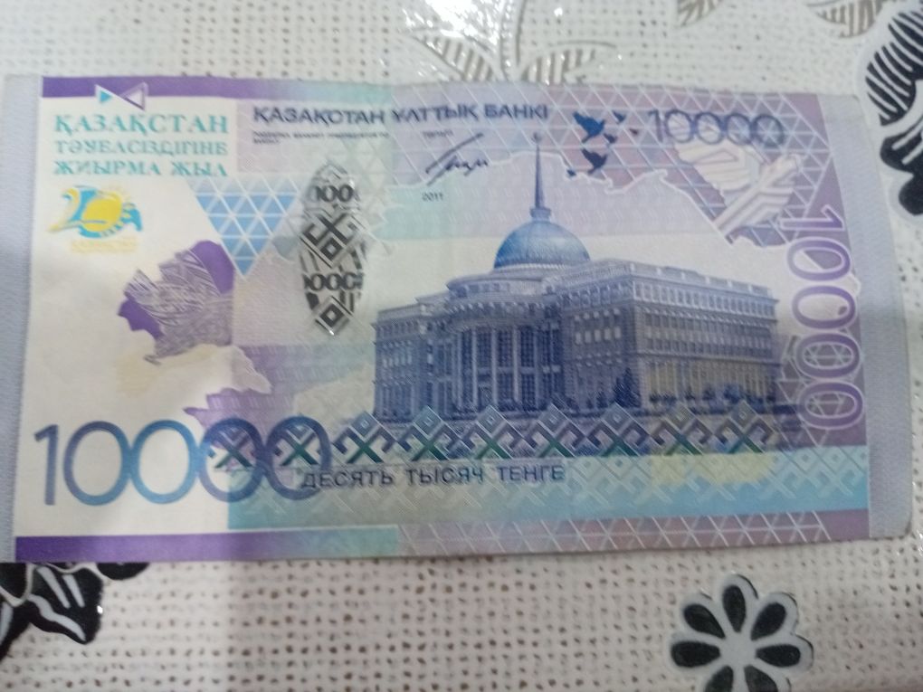 Продам банкноту 10.000