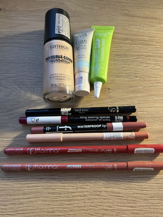 Малък лот гримове