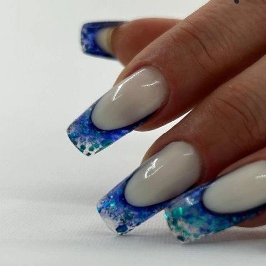 Коледна промоция: Маникюр + Парафинова терапия – празнична цена!