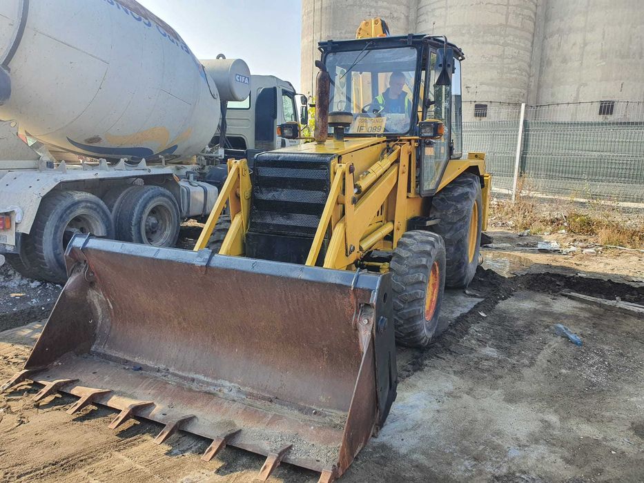 Buldoexcavator FAI 96 Komatsu 4x4