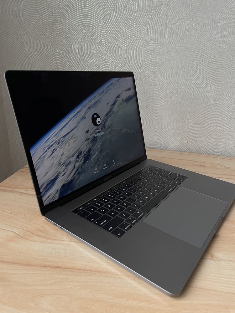 Mac book pro 2017, 15”, touchbar