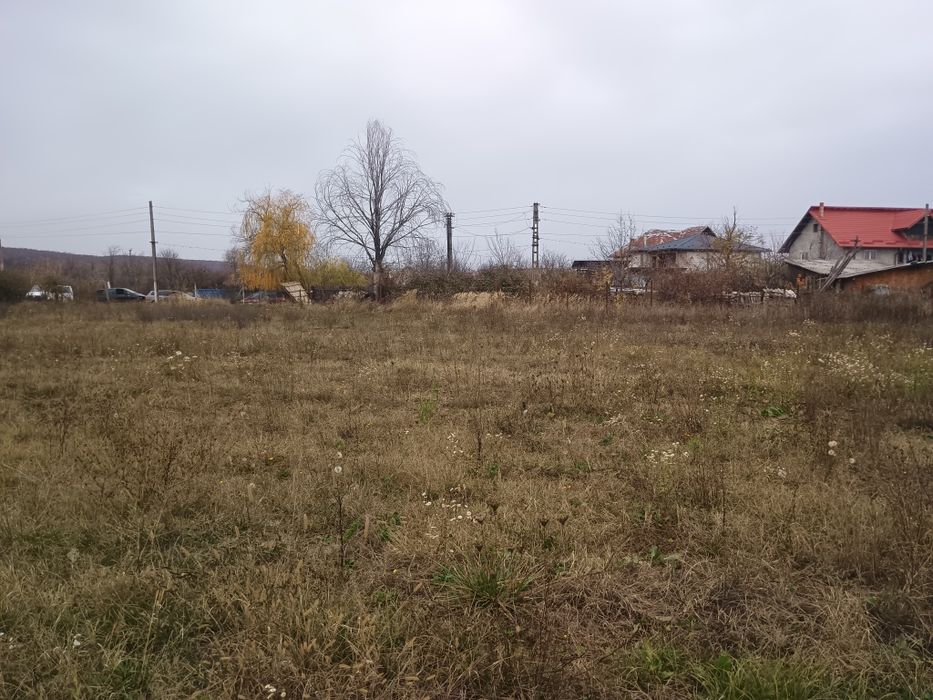 Teren arabil intravilan de vânzare