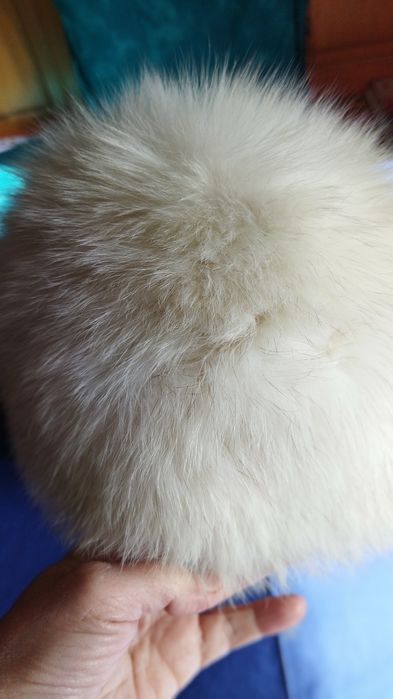 Caciula blana de vulpe