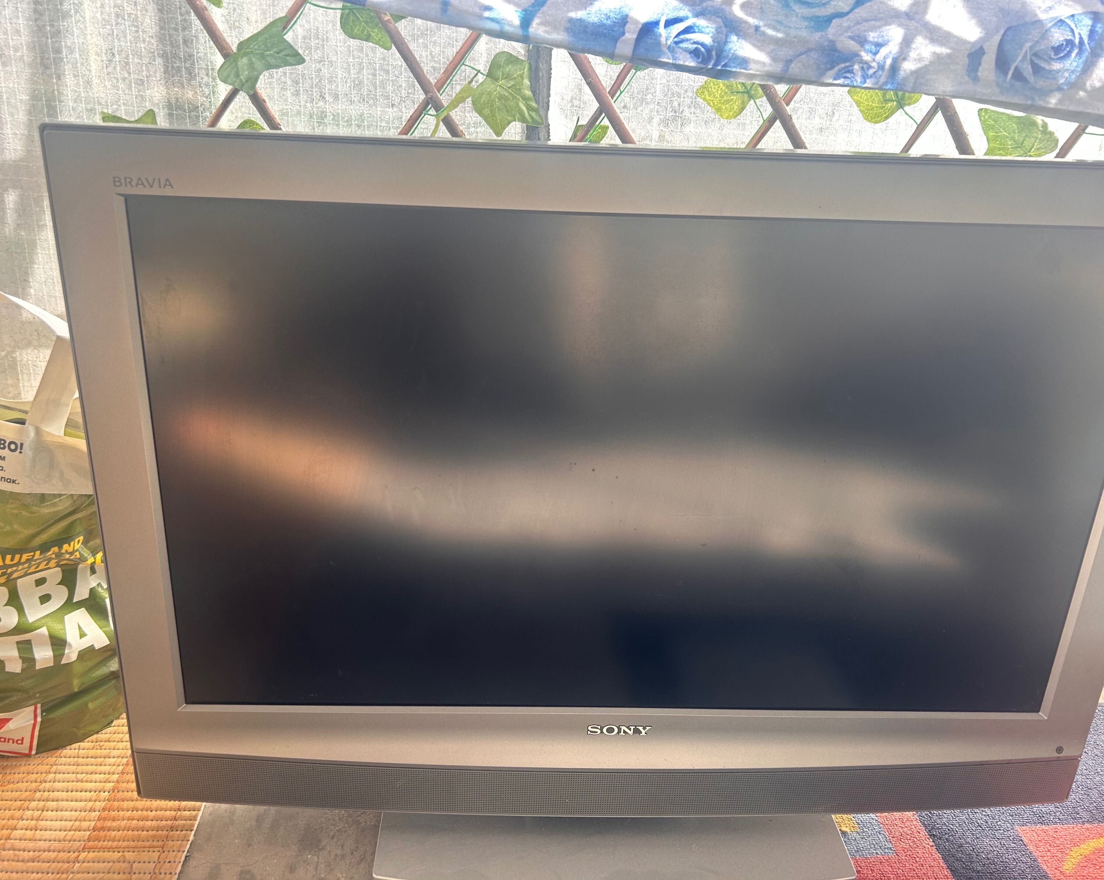 Продавам телевизор sony bravia