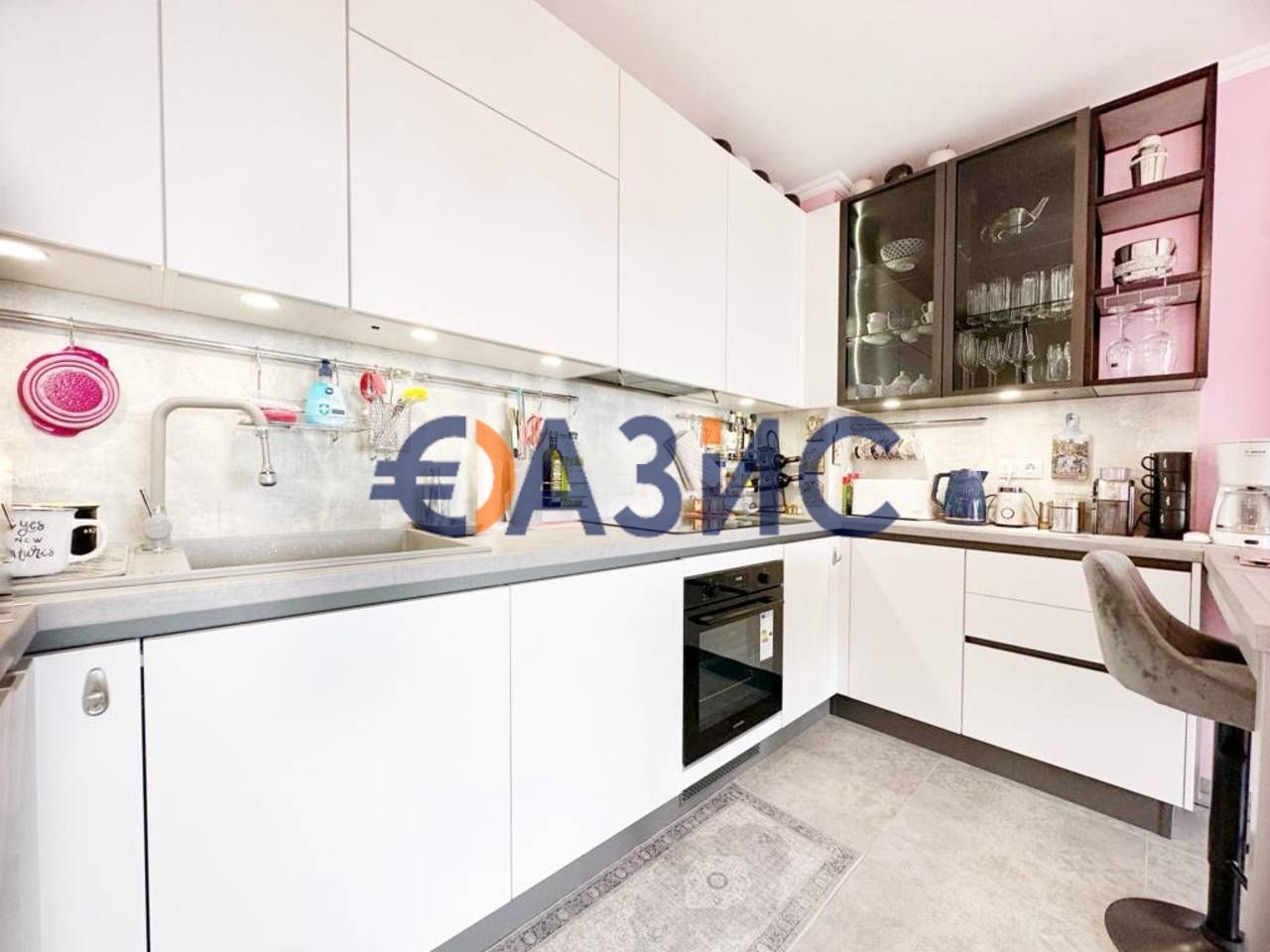 Продава се Тристаен апартамент в Несебър - 120 кв.м за 2792 €/кв.м - Снимка #2
