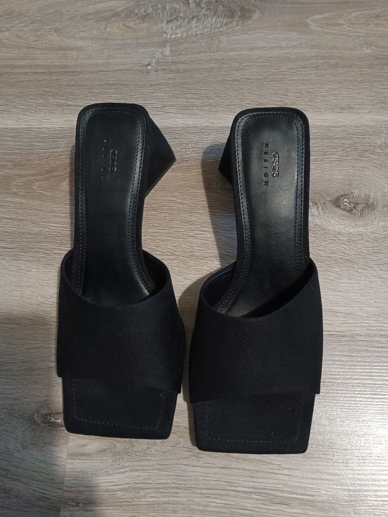 Продавам дамски чехли ASOS