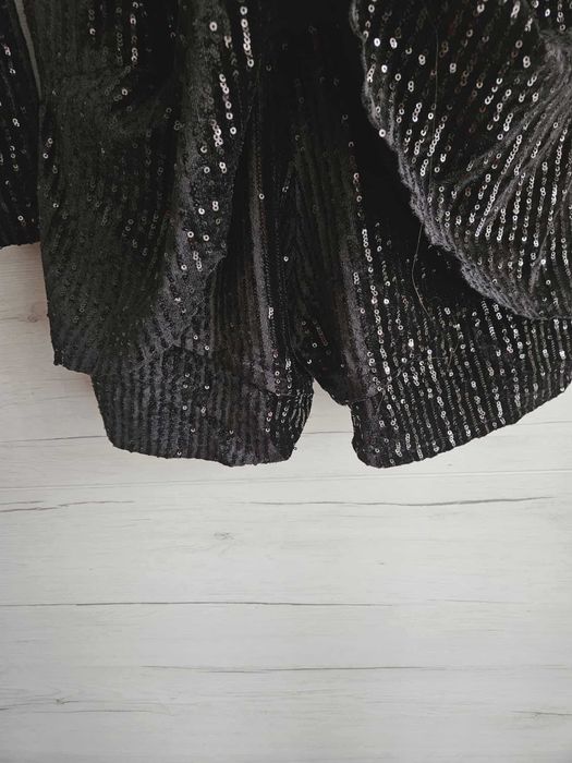 Черна парти рокля с пайети и цип