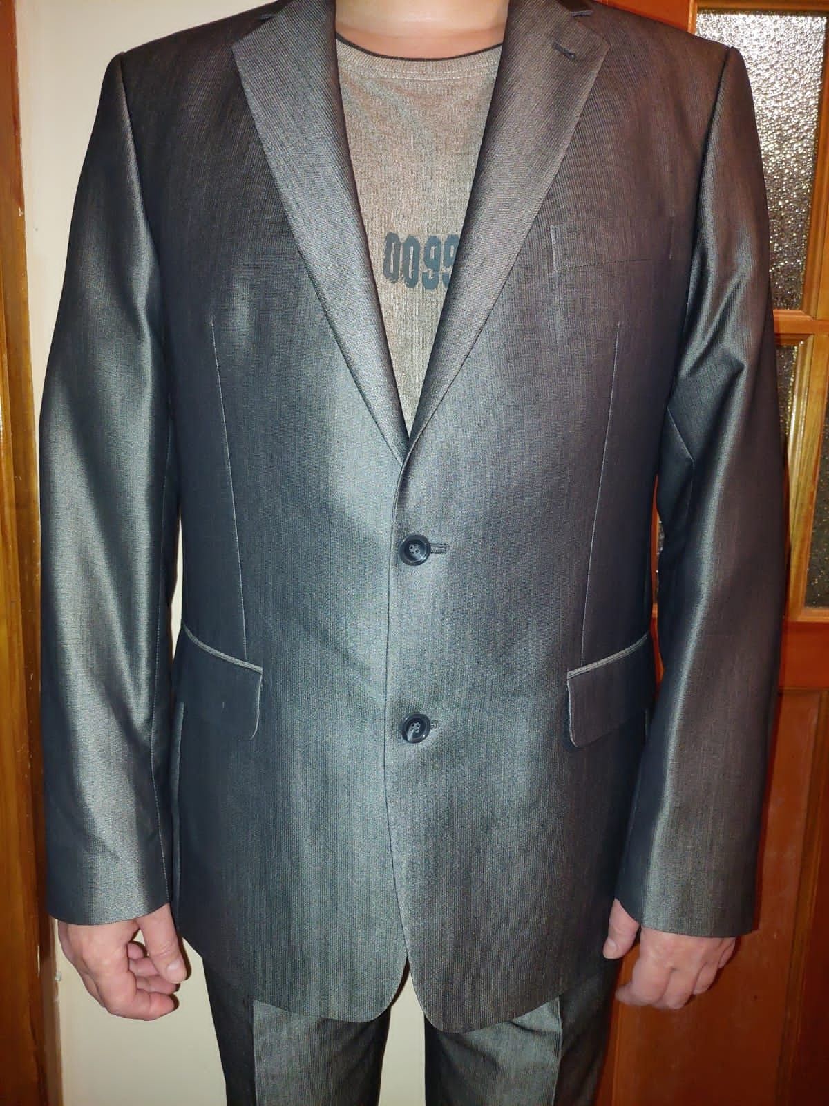 мужской костюм Италия р.50-52 серебристо-серый