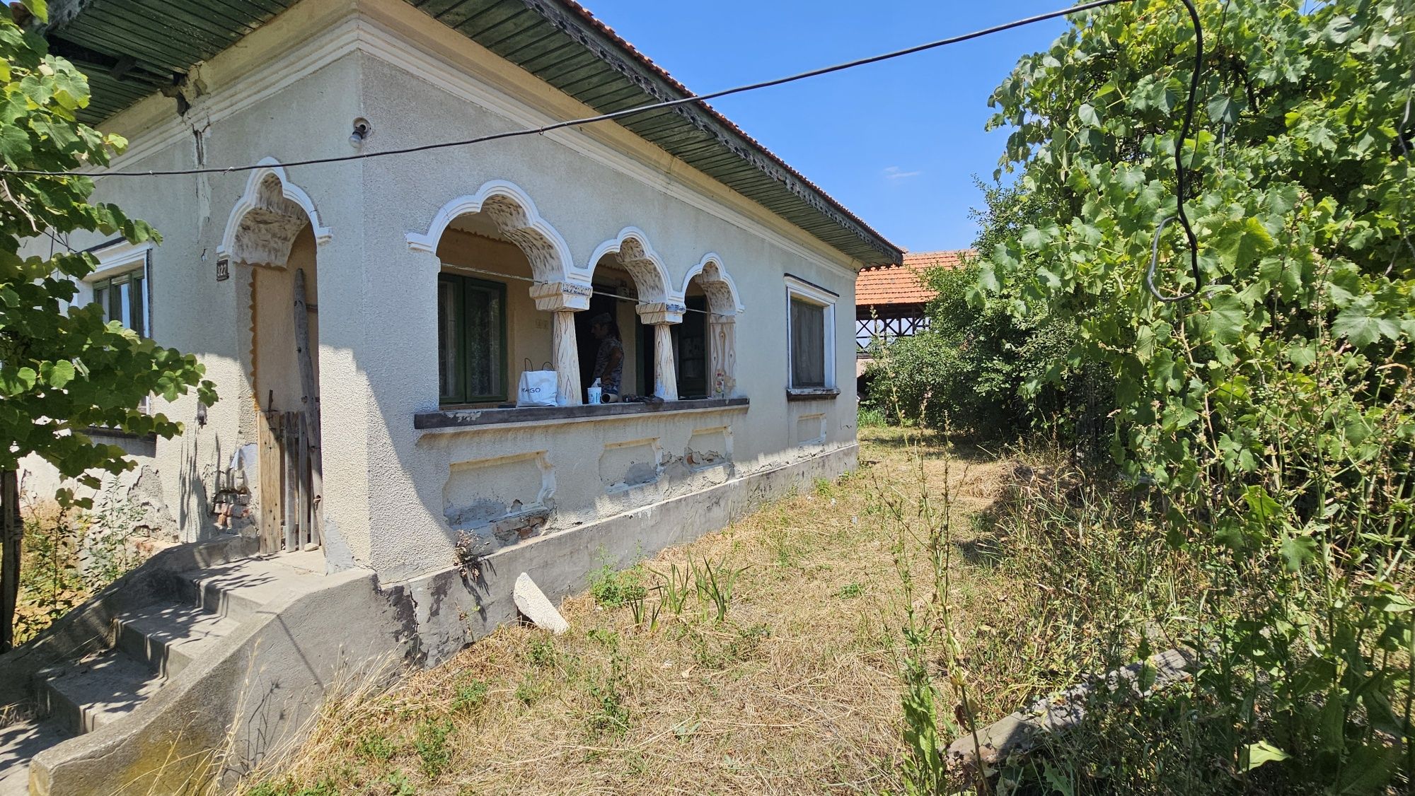 Vând casa bătrâneasca 60 m.p + 1174 mp teren, comuna Tigveni,