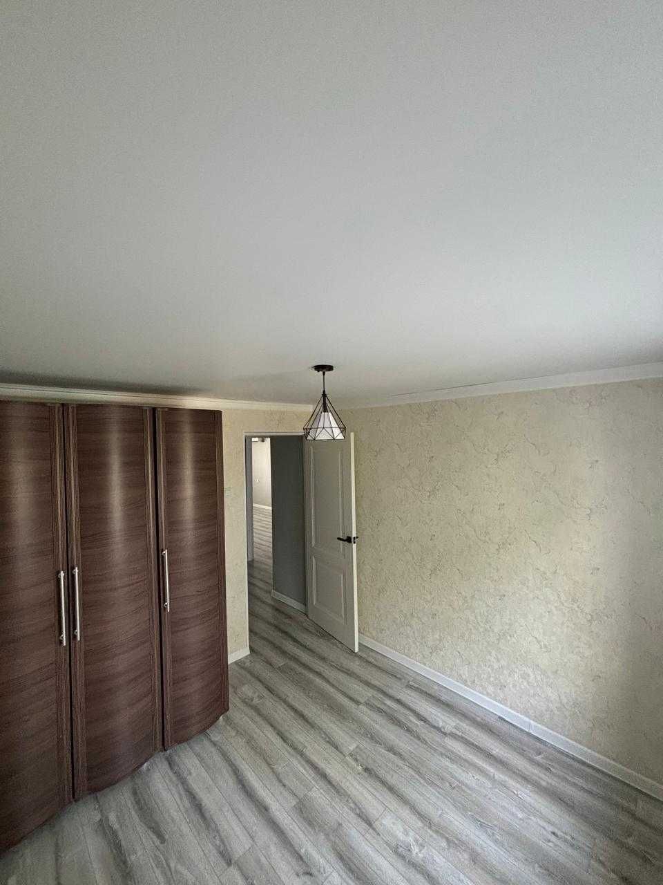 Продам 3 комнатную квартиру в городе Алга 4 мкр.дом 5 на 2 этаже