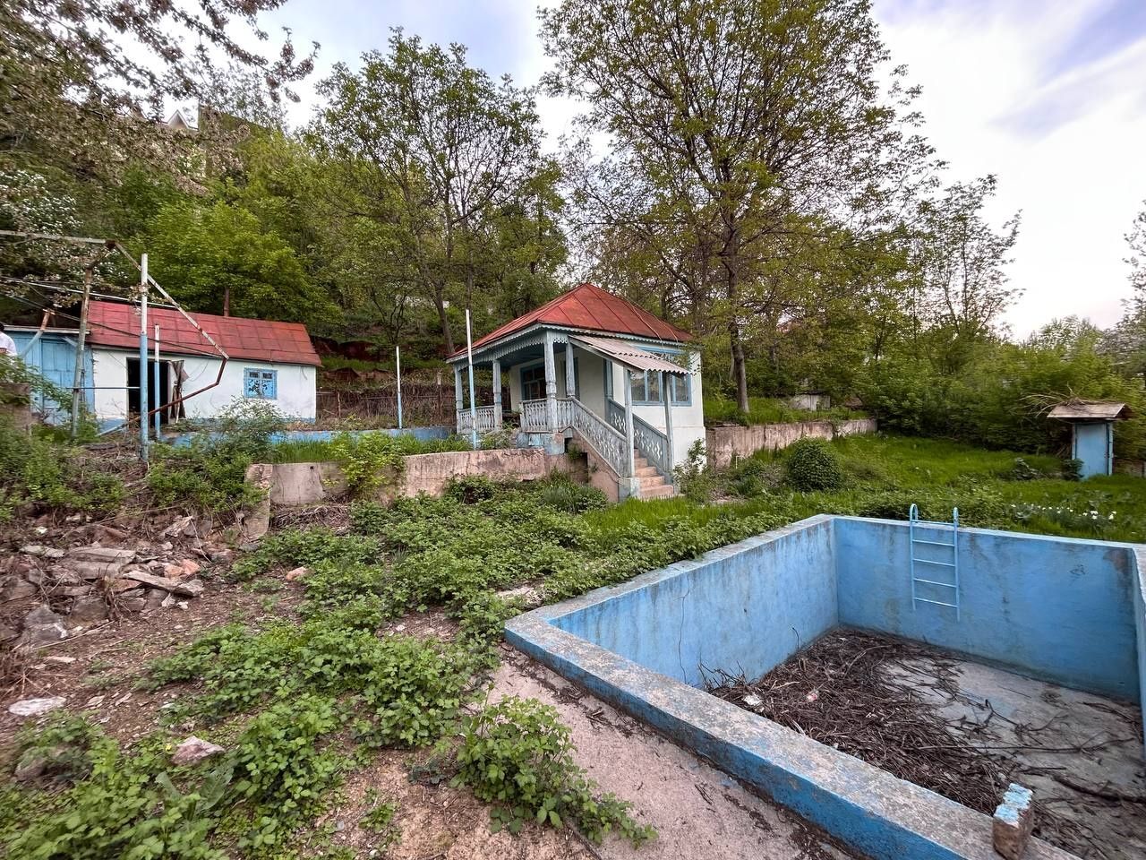 Продается дача в центре Чарвака.