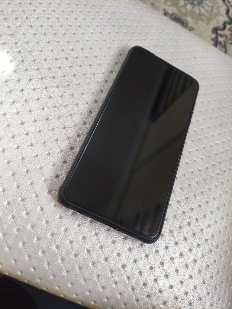 Xiaomi Poco x3 pro 8+3/256 holati yaxshi