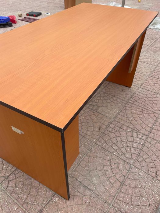 Офис оборудване - бюра, шкафове, етажерки