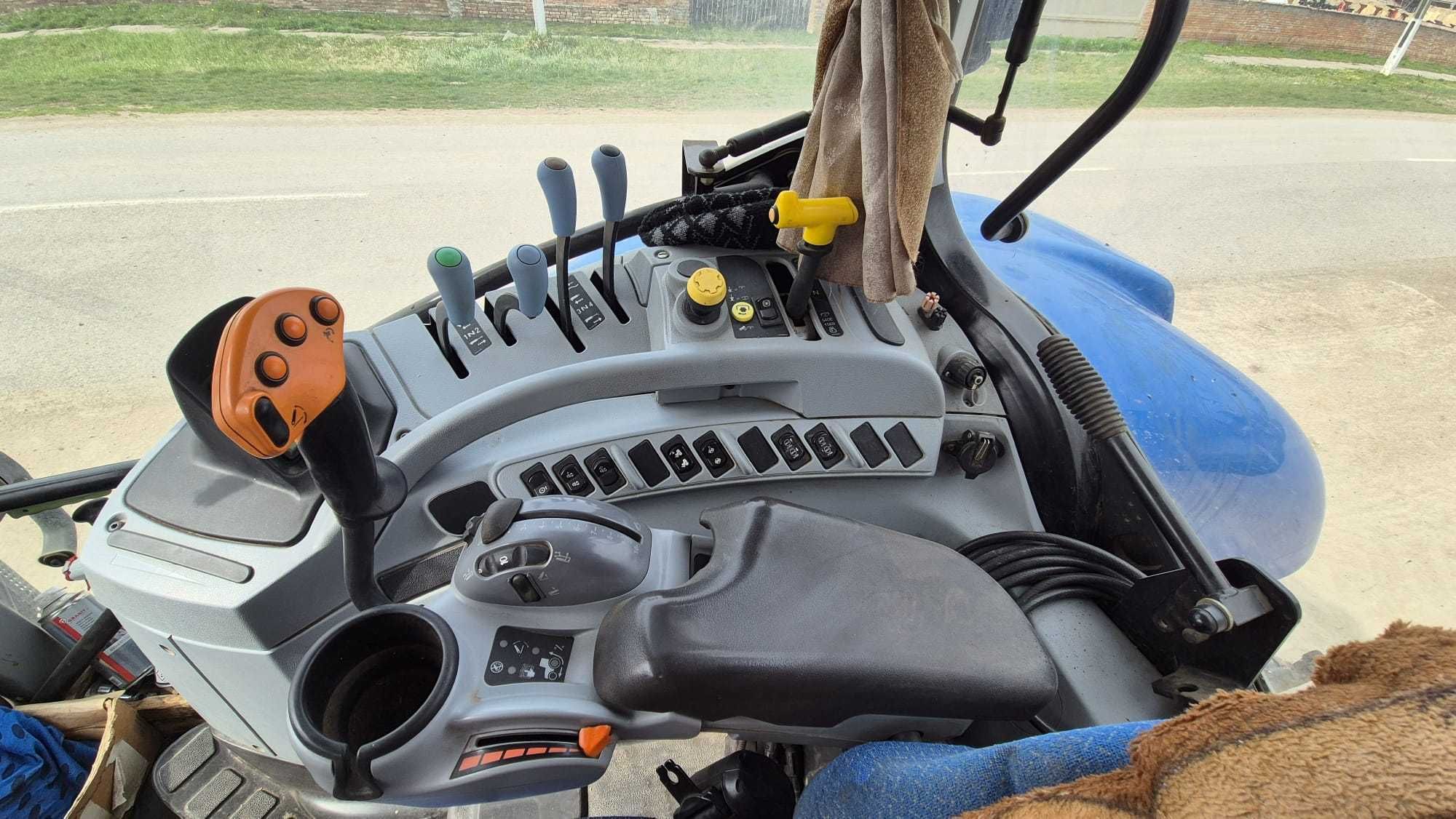 New Holland T7060