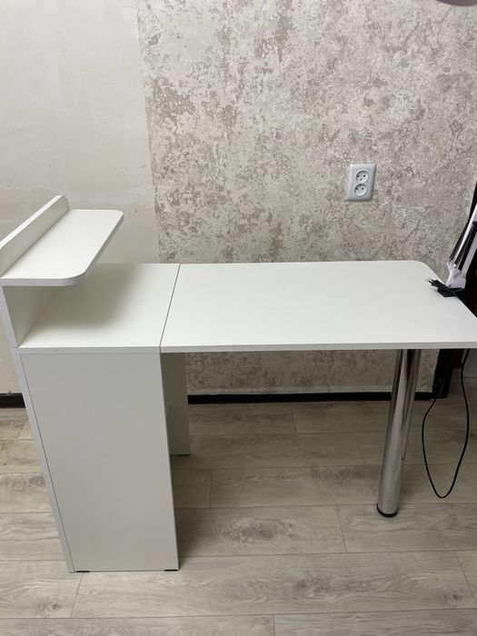 Продаю комплект б/у принадлежностей для маникюра в хорошем состоянии!