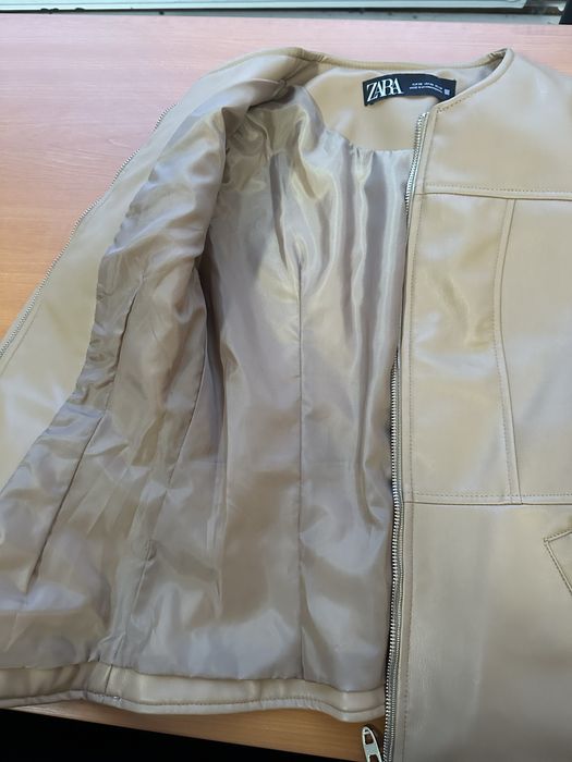 Geaca imitatie piele Zara marimea xs